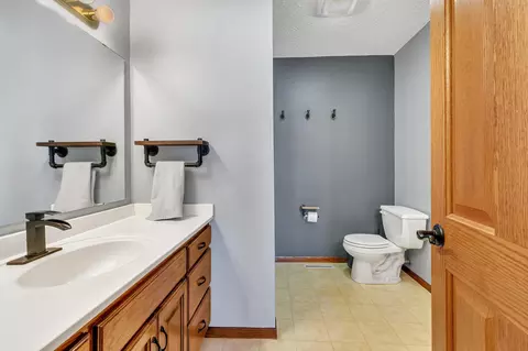 Bath - 3134 15th Ave S, Saint Cloud, MN 56301 photo 2 of 5