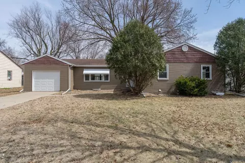 227 Thayer Ave, Mankato, MN 56001