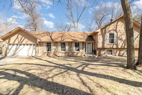 500 Oakland Ln, Burnsville, MN 55337