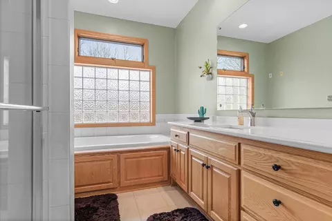Bath - 1743 Skater Dr, Eagan, MN 55122 photo 4 of 4