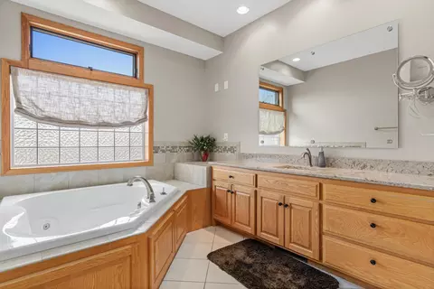 Bath - 1743 Skater Dr, Eagan, MN 55122 photo 1 of 4