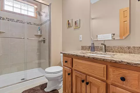 Bath - 1743 Skater Dr, Eagan, MN 55122 photo 3 of 4
