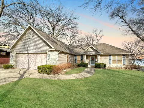 627 Knollwood Dr NW, Willmar, MN 56201