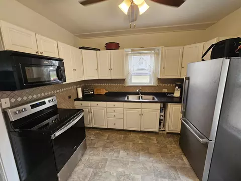 109 3rd St, Lyle, MN 55953 photo 8