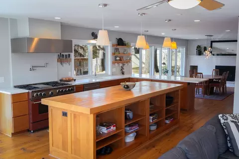 910 Lakewood Hills Rd, Eagan, MN 55123