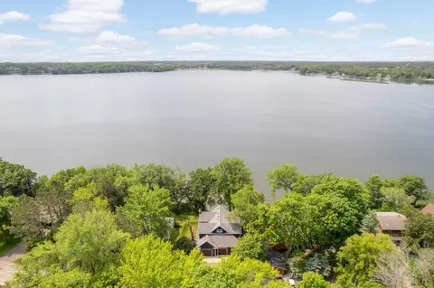 3035 Lakeshore Ave, Maple Plain, MN 55359