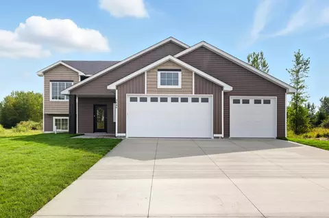 2886 29th St NE, Sauk Rapids, MN 56379