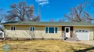 318 1st Ave SW, Hillsboro, ND 58045