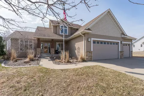313 Cedar Trail Dr, Le Sueur, MN 56058
