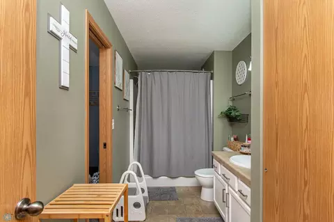 Bath - 367 Maple Pointe Blvd, Mapleton, ND 58059 photo 1 of 7