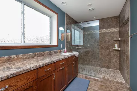 Bath - 367 Maple Pointe Blvd, Mapleton, ND 58059 photo 4 of 7