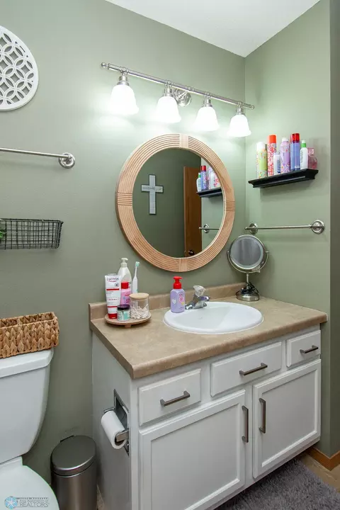 Bath - 367 Maple Pointe Blvd, Mapleton, ND 58059 photo 3 of 7