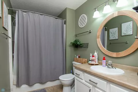 Bath - 367 Maple Pointe Blvd, Mapleton, ND 58059 photo 2 of 7