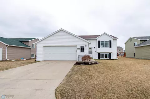 Exterior - 367 Maple Pointe Blvd, Mapleton, ND 58059 photo 2 of 9