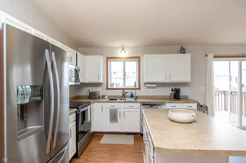 Kitchen - 367 Maple Pointe Blvd, Mapleton, ND 58059 photo 4 of 6