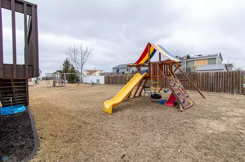 Exterior - 367 Maple Pointe Blvd, Mapleton, ND 58059 photo 6 of 9