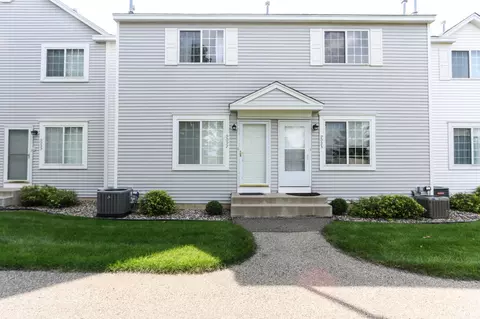 9097 Scarlet Globe Dr, Eden Prairie, MN 55347