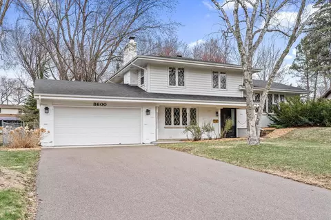 8600 Hopewood Ln N, New Hope, MN 55427