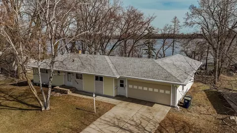 915 W 4th St, Morris, MN 56267