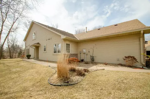 2975 Caroline Ct, Little Canada, MN 55117