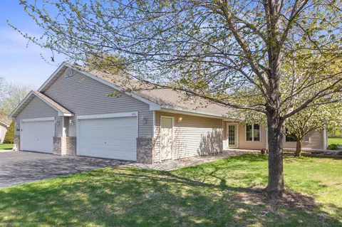 833 Greensview Ct NW, Hutchinson, MN 55350