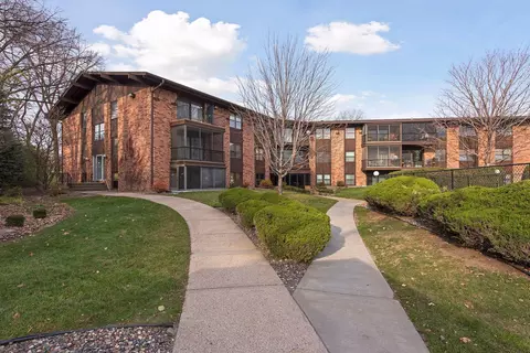 10113 W 34th St #108, Minnetonka, MN 55305
