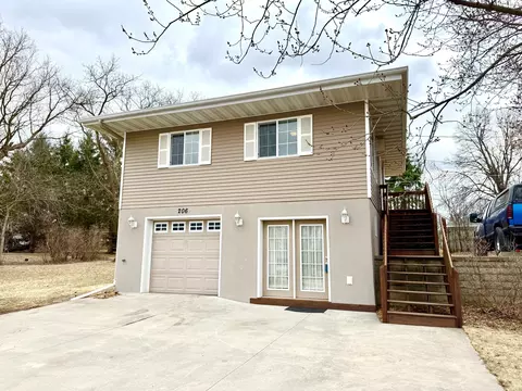 206 1st St E, Stewartville, MN 55976