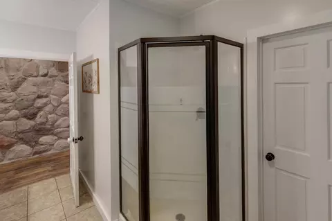 Bath - 10567 Black Bear Rd, Brainerd, MN 56401 photo 2 of 5