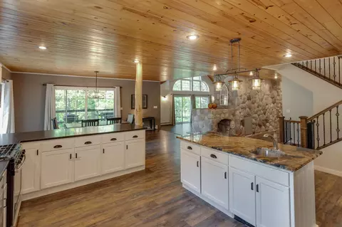 Kitchen - 10567 Black Bear Rd, Brainerd, MN 56401 photo 4 of 4