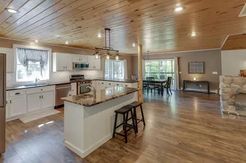 Kitchen - 10567 Black Bear Rd, Brainerd, MN 56401 photo 3 of 4
