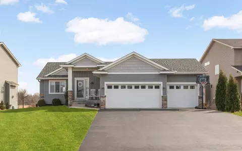 2056 Chestnut St, Lino Lakes, MN 55038