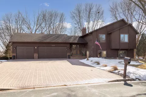 1001 Gramsey Pl, Burnsville, MN 55306