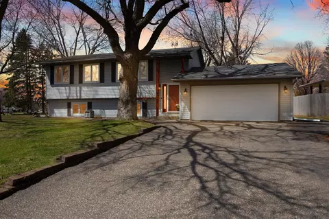 1535 Oakwood Dr, Shoreview, MN 55126