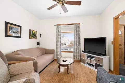 711 E 8th St, Duluth, MN 55805 photo 2