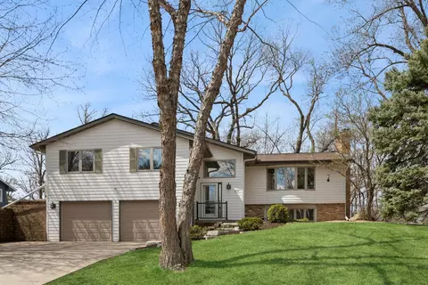 400 Hemlock Dr, Burnsville, MN 55337