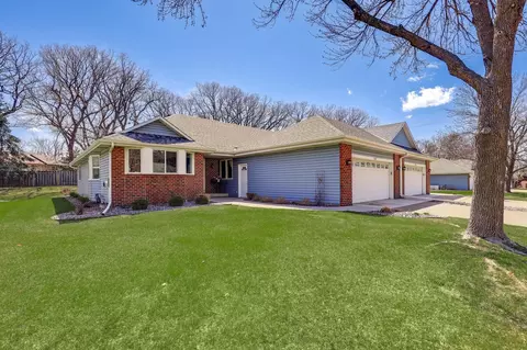 7019 24th St N, Oakdale, MN 55128