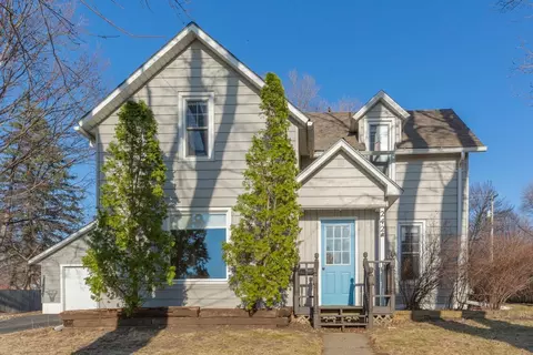 242 N Hunt St, Lake Crystal, MN 56055