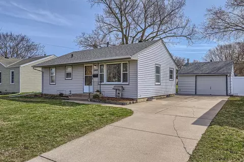 4757 Chatham Rd NE, Columbia Heights, MN 55421