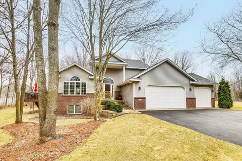 6073 Golden Oaks Cir, North Branch, MN 55056