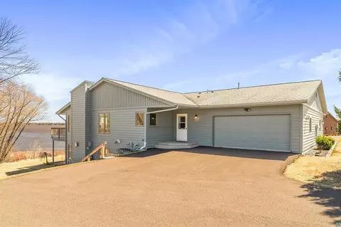 8024 E Spirit Cove Dr, Duluth, MN 55807