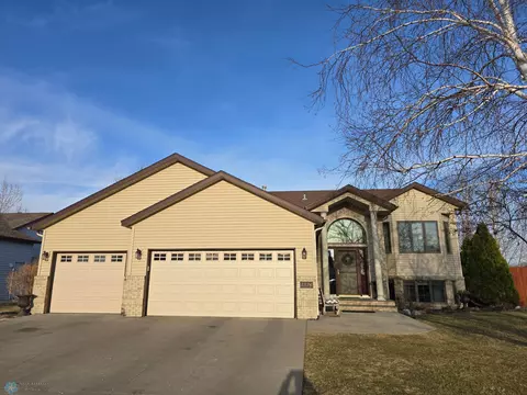5526 14th St S, Fargo, ND 58104