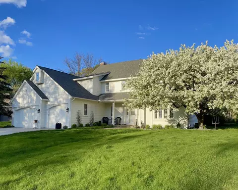 749 Bridle Ridge Rd, Eagan, MN 55123