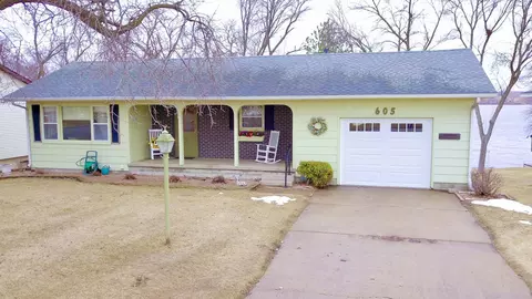 605 Lake Shore Dr, Sauk Centre, MN 56378