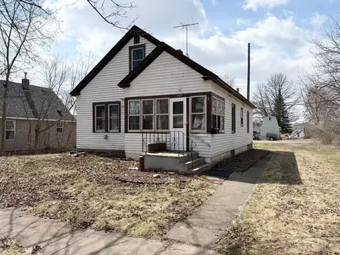 319 Mclean St, Mora, MN 55051