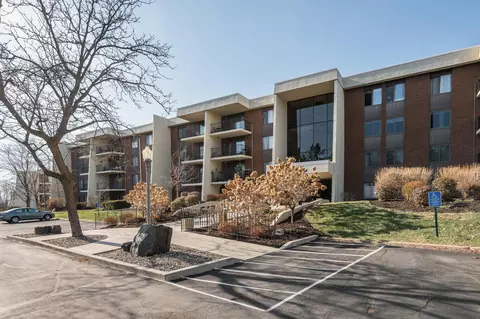 2465 Londin Ln E #303, Maplewood, MN 55119