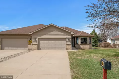 832 S Chestnut St, Belle Plaine, MN 56011