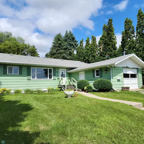 303 9th Ave E, Lisbon, ND 58054