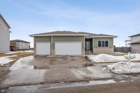 2118 42nd St S, Moorhead, MN 56560