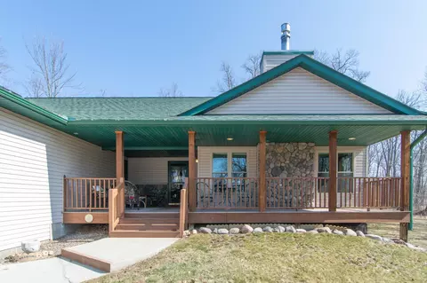 Exterior - 43326 Vision Rd, Isle, MN 56342 photo 4 of 17