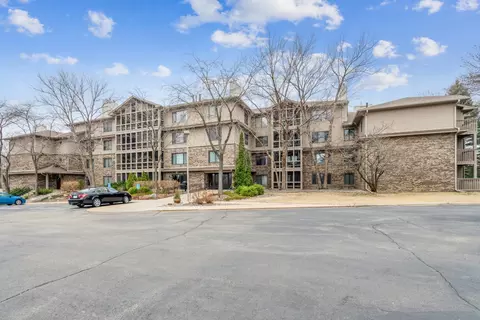 3801 W 98th St #205, Bloomington, MN 55431